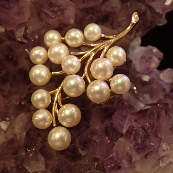 Vintage Majorica Pearl and Gold tone Brooch - Picture 2 of 6